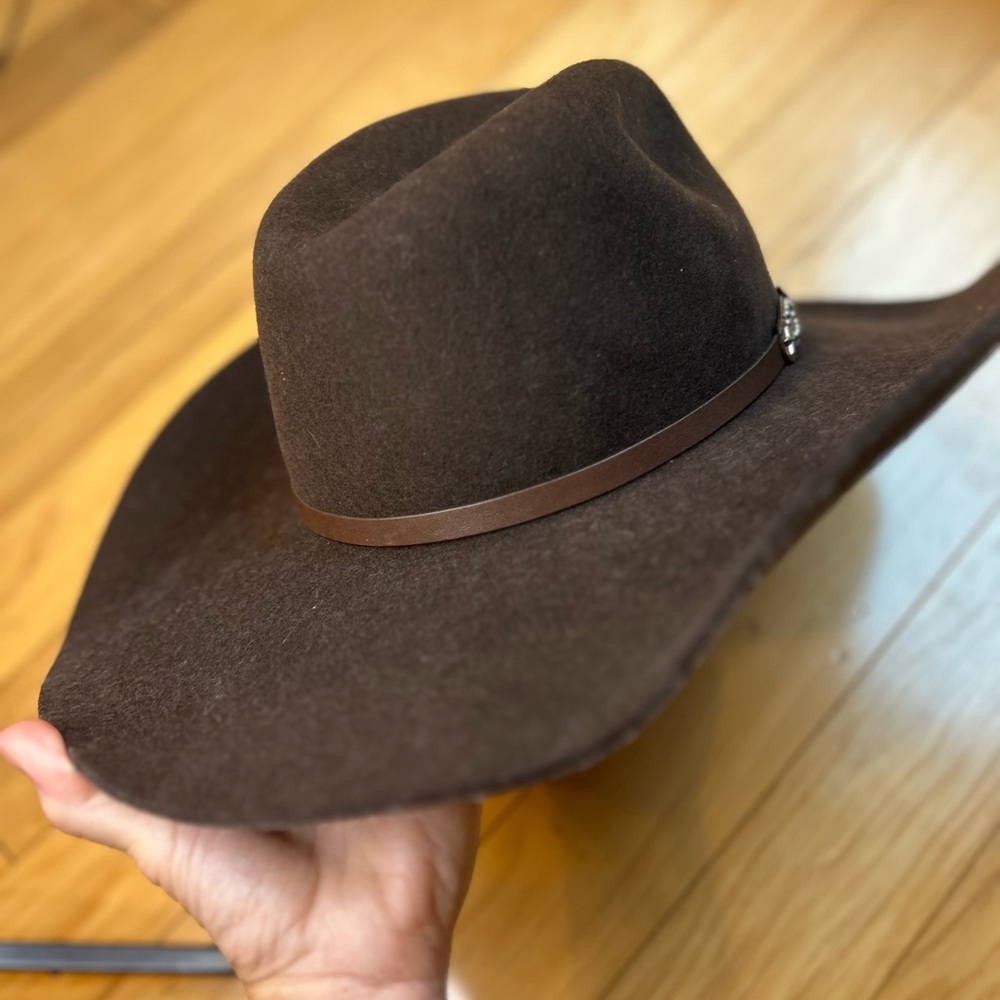 Cowgirl Cowboy Western Felt Hat with star studded band - Picture 6 of 9